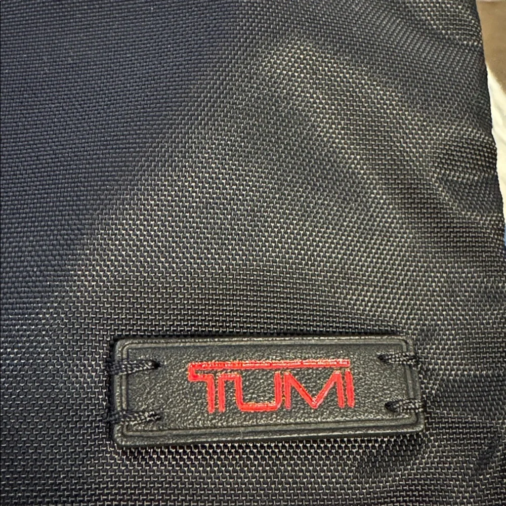 NWOT Tumi Zippered pouch